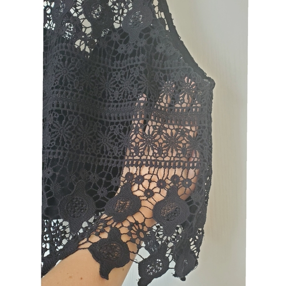 High Neck Crotchet Tank - Picture 3 of 4